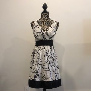 Cute and versatile summer dress, sz 8 in great condition. 👗